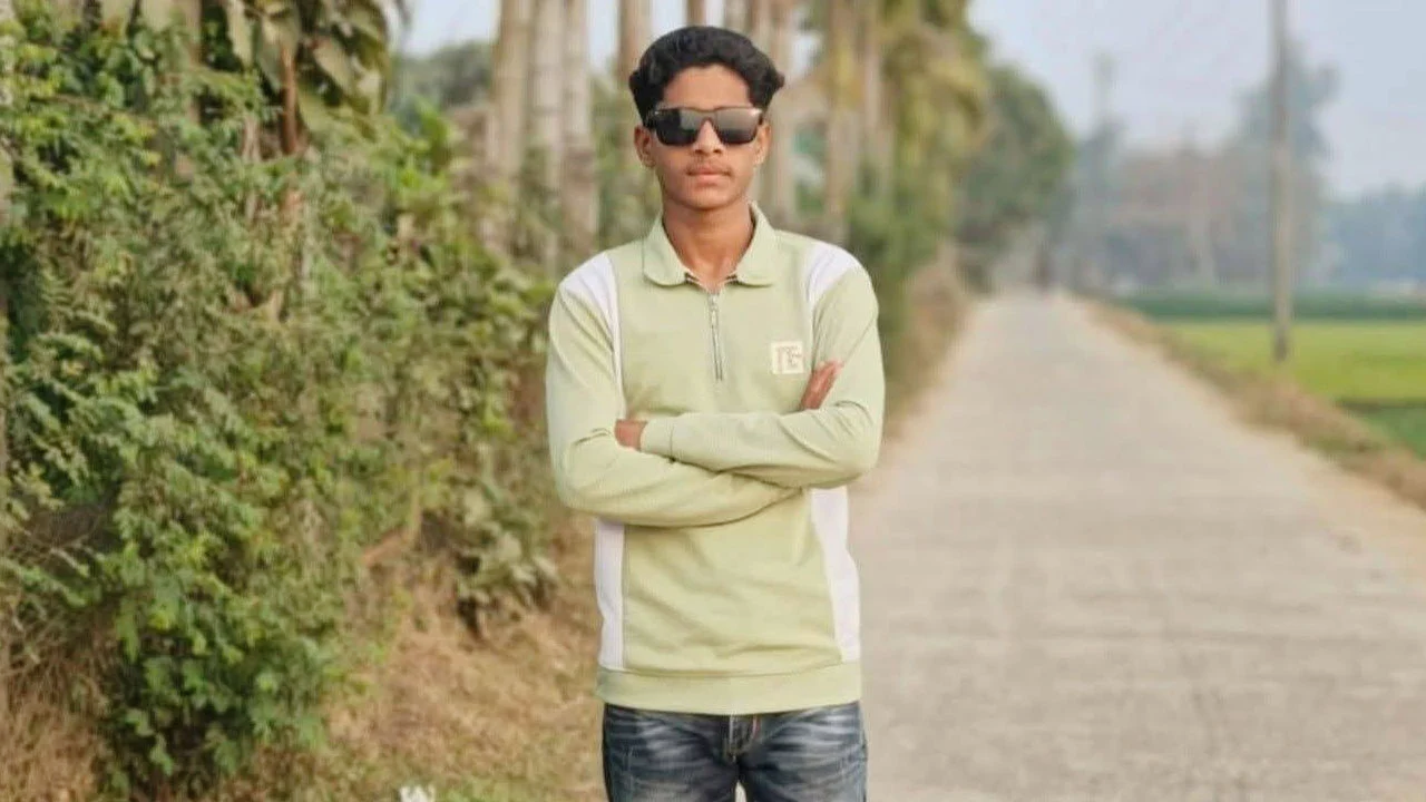 পারিবারিক টানাপোড়ন মেটাতে পরীক্ষার ফাঁকে কাজে গিয়ে, শিক্ষার্থীর মৃ ত্যু পারিবারিক টানাপোড়ন মেটাতে পরীক্ষার ফাঁকে কাজে গিয়ে, শিক্ষার্থীর মৃ ত্যু