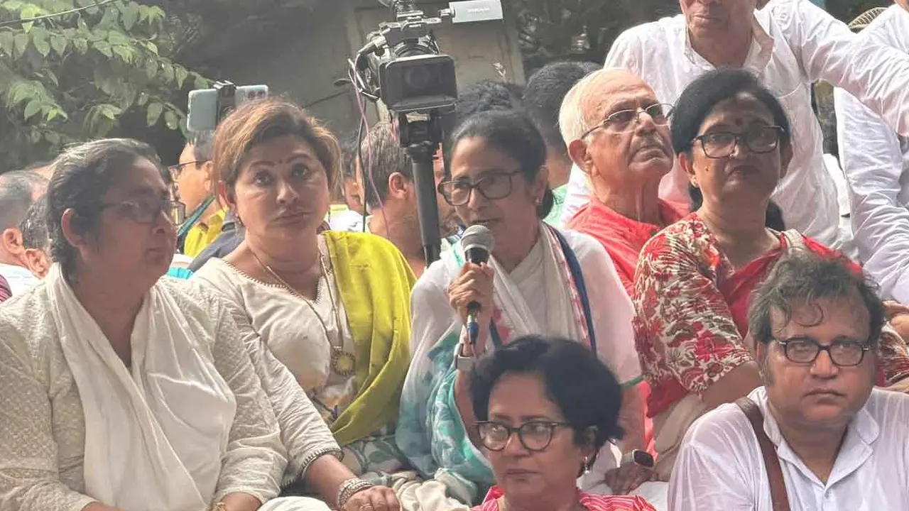আমি মুখ খুললে বাংলাদেশ উত্তাল হয়ে যাবে : মমতা