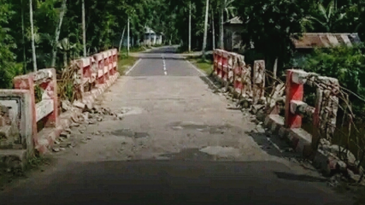 কুলাউড়ার কুদালি ছড়ার ব্রিজ এখন মরণফাঁদ