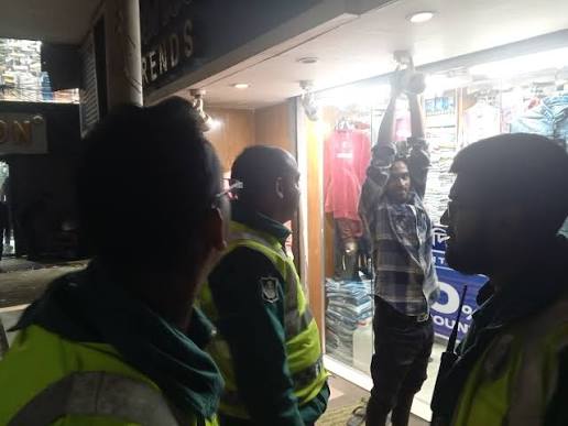 সাতটায় দোকান বন্ধ ক্ষতির মুখে সিলেটের ব্যবসায়ীরা