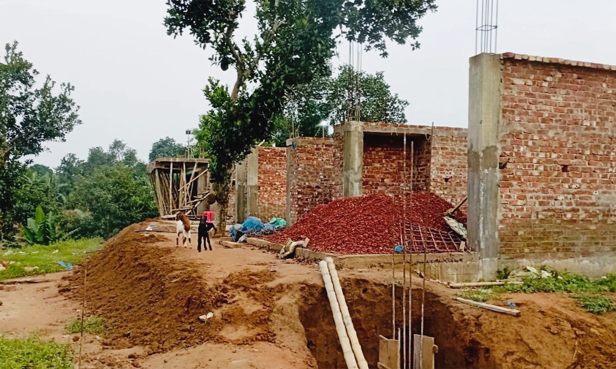 শ্রীমঙ্গলে টিলা কেটে নির্মাণ হচ্ছে রিসোর্ট