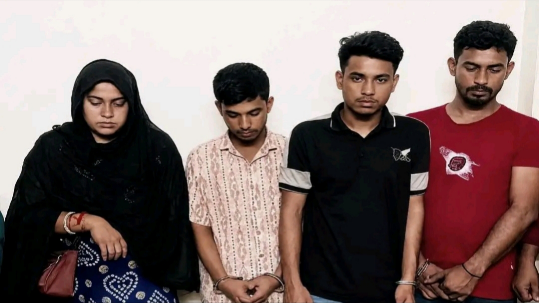 জিন্দাবাজারে আবাসিক হোটেলে ডিবির অভিযান: নারীসহ ৪ জন আটক