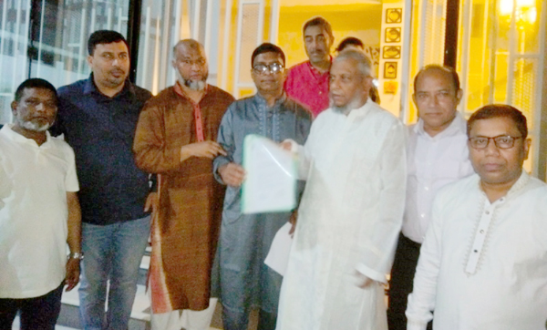 প্রবাসীকল্যাণ মন্ত্রীকে সিলেট জেলা কর আইনজীবী সমিতির স্মারকলিপি প্রদান