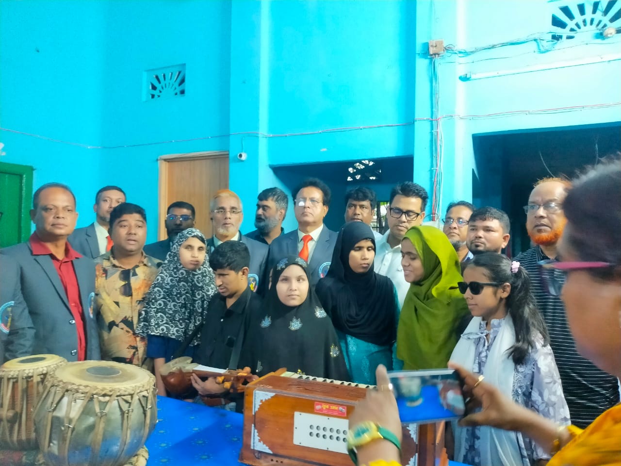 প্রতিবন্ধী শিক্ষার্থীদের মধ্যে এপেক্স বাংলাদেশের মৌসুমি ফল ও গাছের চারা বিতরণ প্রতিবন্ধী শিক্ষার্থীদের মধ্যে এপেক্স বাংলাদেশের মৌসুমি ফল ও গাছের চারা বিতরণ