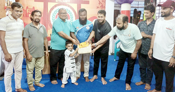 চাইনিজ উশু ফাইটার স্কুলের কৃতি শিক্ষার্থীদের মাঝে বেল্ট ও সনদপত্র বিতরণ