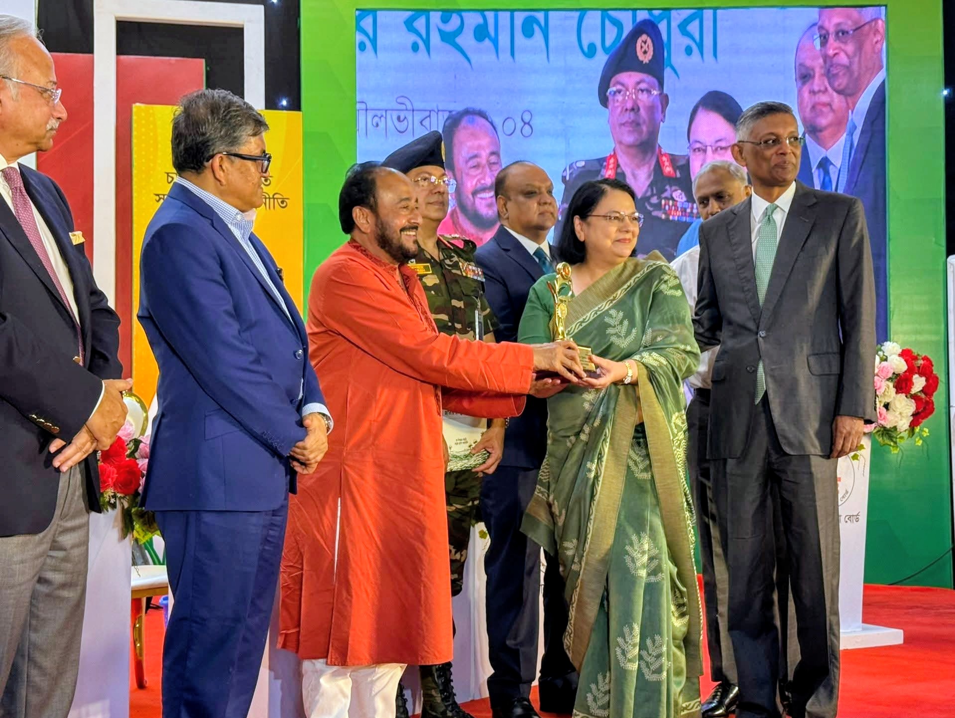 জাতীয় চা পুরস্কার পেয়েছে বাহুবলের মধুপুর চা বাগান