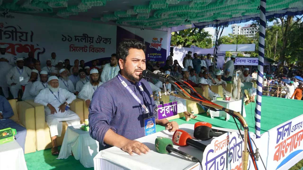 গণভোটের রায় বাস্তবায়ন না হলে সরকার ৫ বছর টিকতে পারবে না: নাহিদ ইসলাম