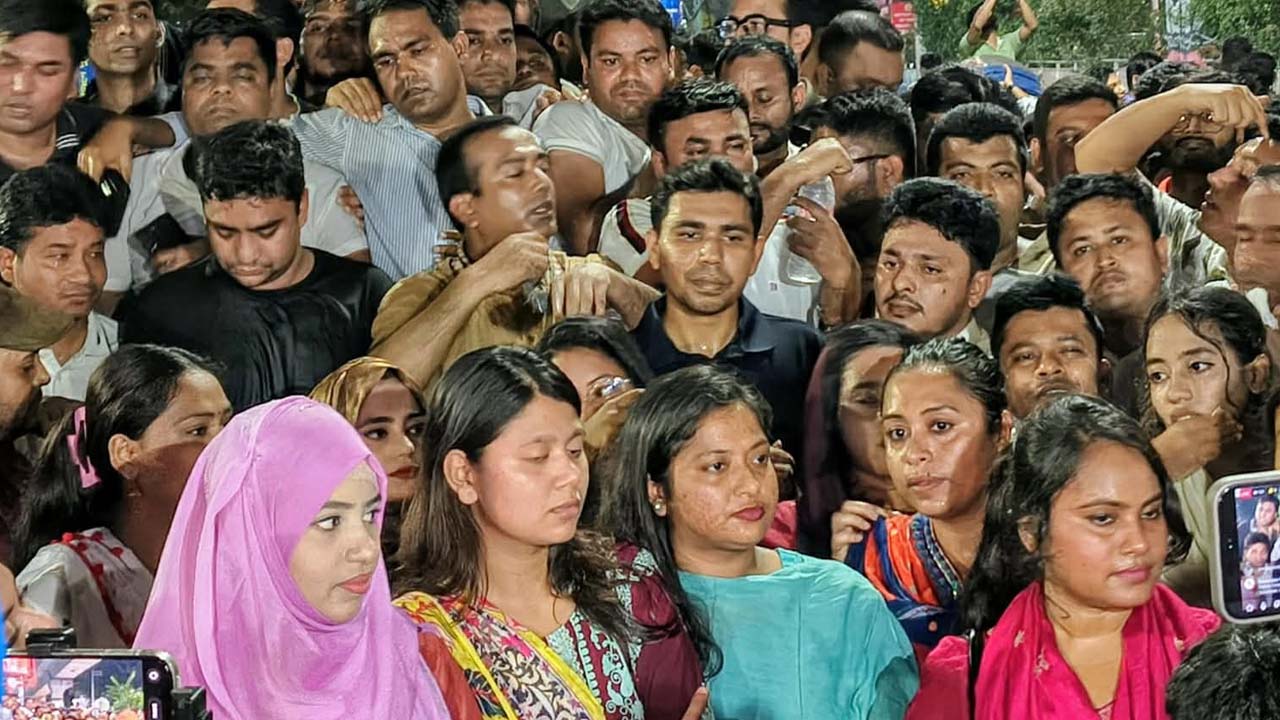 জামায়াত-শিবিরের বিরুদ্ধে ছাত্রদলের বিক্ষোভ মিছিল
