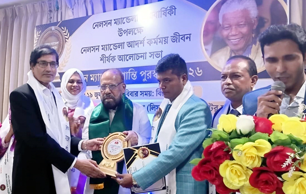 ‘নেলসন ম্যান্ডেলা শান্তি পুরস্কার’ পেলেন আন্তর্জাতিক পুরস্কারপ্রাপ্ত চিত্রশিল্পী ও কবি বাইস কাদির ‘নেলসন ম্যান্ডেলা শান্তি পুরস্কার’ পেলেন আন্তর্জাতিক পুরস্কারপ্রাপ্ত চিত্রশিল্পী ও কবি বাইস কাদির