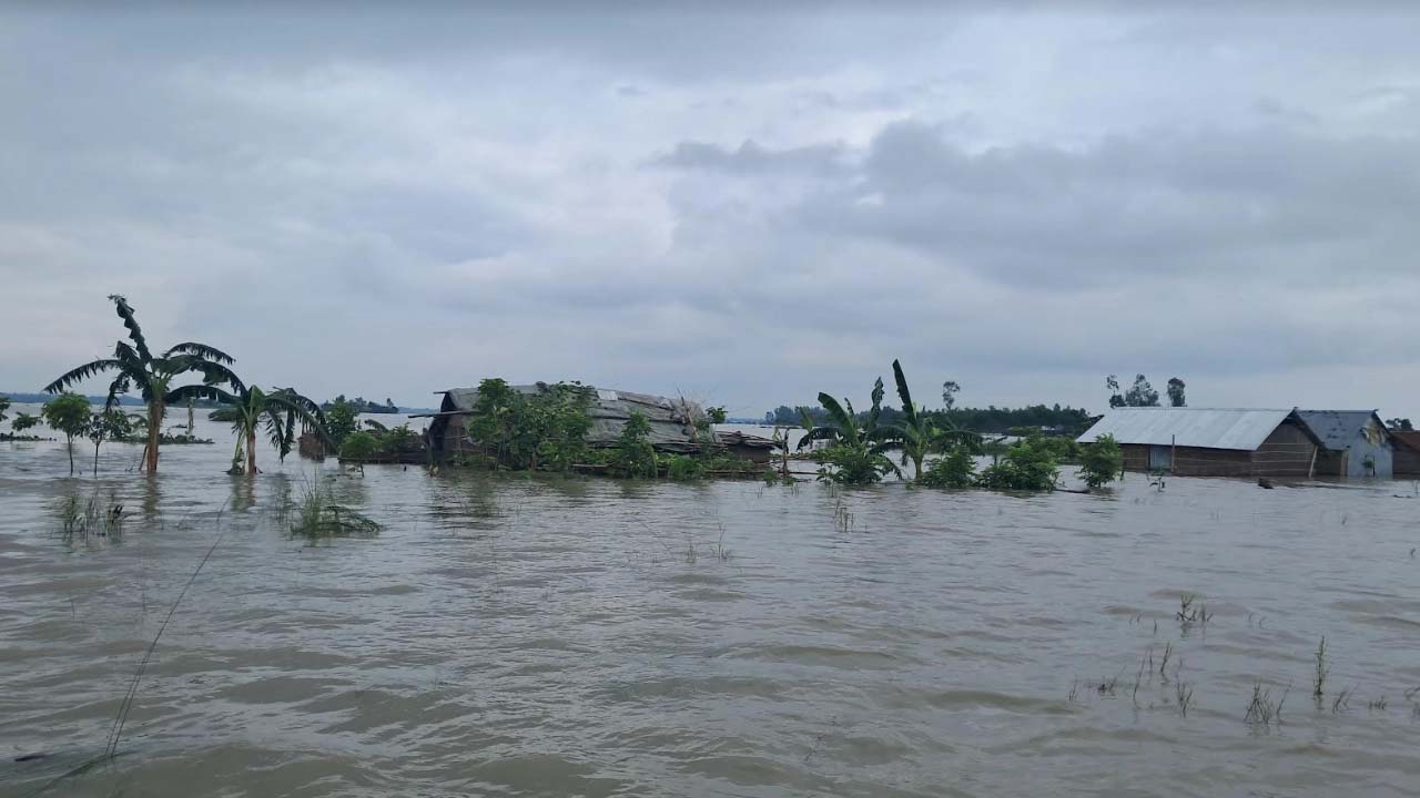 নদ-নদীর পানি বেড়ে সিলেটসহ ১৮ জেলায় বন্যার শঙ্কা