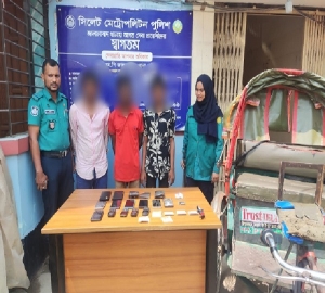 ছিনতাইকৃত মোবাইল ফোন ও বিদেশি মুদ্রা উদ্ধার, গ্রেপ্তার ৩