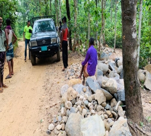 জৈন্তাপুরে বিপুল পরিমাণ পাথর জব্দ