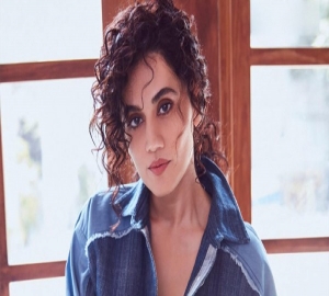 অশ্লীলতা ছড়ানোর অভিযোগে তাপসীর বিরুদ্ধে মামলা
