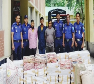 ঢাকায় পাচারকালে ভারতীয় শাড়ি-চিনির চালান জব্দ, তিন চোরাকারবারি আটক