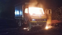 সিলেটে কাভার্ড ভ্যানে আগুন দিল ৪ মুখোশধারী