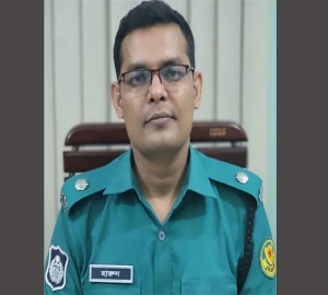 ছাত্রলীগ নেতাদের পিটুনি: বরখাস্ত হচ্ছেন এডিসি হারুন