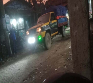 ৯ গাড়ি পেঁয়াজ আটক, স্লিপ দেখে ছেড়ে দিল পুলিশ