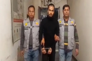 ভাইরাল হতে নিজের ৫ লাখ টাকার মোটরসাইকেলে আগুন