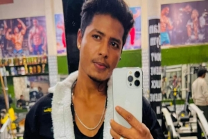 চুরির টাকায় প্রাইভেট কার ভাড়া করে বান্ধবী নিয়ে ঘোরেন হৃদয়