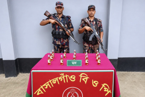 ঠাকুরগাঁও সীমান্তে ভারতীয় মদ উদ্ধার: কাউকে ধরতে পারেনি বিজিবি