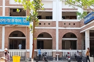সিলেটে জামিন না পেয়ে আদালতের চার তলা লাফ দিয়ে আহত আসামি