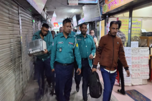 জিন্দাবাজারে সরকারবিরোধী লিফলেট তৈরিকালে আ ট ক ২