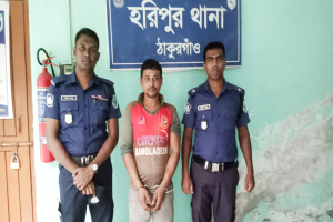 ঠাকুরগাঁওয়ে মাদকাসক্ত ছেলেকে পুলিশে দিলেন মা
