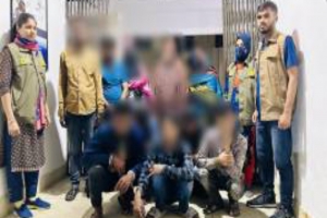 অসামাজিক কাজে লিপ্ত থাকায় হোটেল তিতাস থেকে ১০ নারী-পুরুষ আটক 