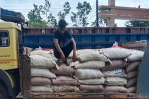সিলেটে ট্রাকভর্তি ভারতীয় চিনির চালানসহ আটক ১