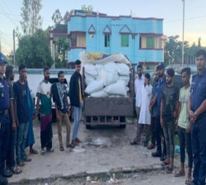 জগন্নাথপুরে ভারতীয় ১২০ বস্তা চিনিসহ আটক ১১