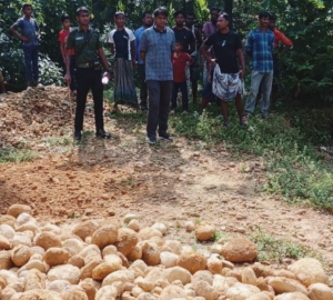 জৈন্তাপুরে গোয়াবাড়ীতে প্রশাসনের অভিযানে পাথর জব্দ