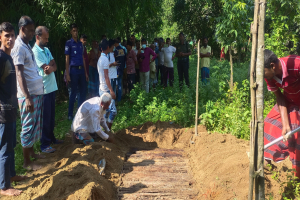 হত্যার অভিযোগে মৃত্যুর এক বছর পর কবর থেকে শিশুর লাশ উত্তোলন