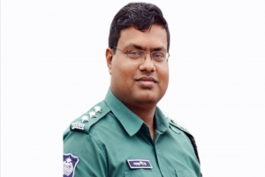 এসএমপির সাবেক পুলিশ কর্মকর্তা সাদেক কাওছার দস্তগীর গ্রে ফ তা র