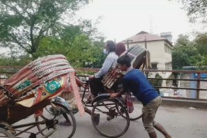 হারিয়ে গেছে ক্বীনব্রিজের ‘ঠেলাওয়ালা’