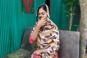 বিয়ের দাবিতে অনশনে তরুণী, প্রেমিকসহ আত্মগোপনে পরিবার
