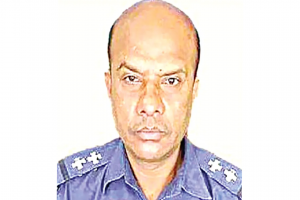 দোকানে ভারতীয় চোরাই মাল রাখছিস’ বলেই কিশোরকে পেটালেন এসআই আইনুল