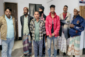 নগরীর ফুটপাতে ব্যবসা করার অভিযোগে  ১০ হকার আটক, ৫ জনকে কারাদন্ড