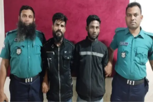 রিকাবীবাজারে চলন্ত সিএনজিতে ছিনতাই: ভুক্তভোগীর চিৎকারে আটক ২