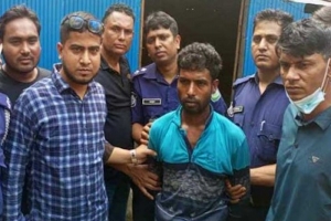 পাষণ্ড ছেলের কান্ড : স্ত্রীর সঙ্গে কথা-কাটাকাটি, মাকে কুপিয়ে হত্যা 