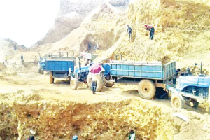 শারপিন টিলায় ৫ কোটি টাকার পাথর লু ট