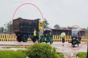 সিলেটে টাকা দিলেই বৈধতা পায় বালু-পাথরের গাড়ি