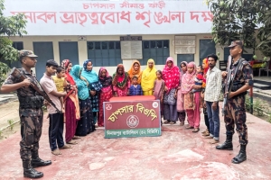 হরিপুর সীমান্তে ভারত থেকে বাংলাদেশে অনুপ্রবেশের সময় ১৭ জন আটক