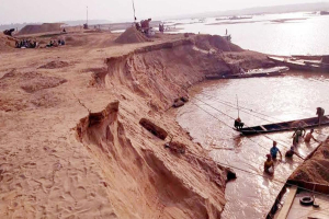 কোম্পানীগঞ্জে বালু লুটের মামলায় স্বাক্ষী আসামি, পুলিশের বিরুদ্ধে ভুক্তভোগীদের অভিযোগ