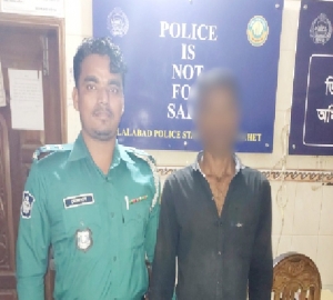নগরীর পাঠানটুলা থেকে ১০০ বস্তা ভারতীয় চিনিসহ আটক ১