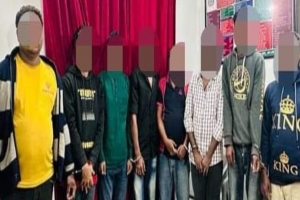 চাঁদনীঘাটে গোয়েন্দা পুলিশের অভিযানে ৮ জুয়াড়ি আটক