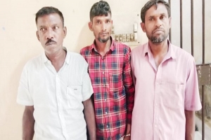 কালীঘাটে ডিবি পুলিশের অভিযান, জুয়া খেলার অভিযোগে ৩ আটক