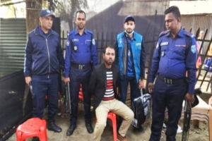 ঠাকুরগাঁও পাসপোর্ট অফিসের কর্মকর্তা ‘ঘুষ নেওয়ার সময়’ দুদকের হাতে গ্রেফতার 