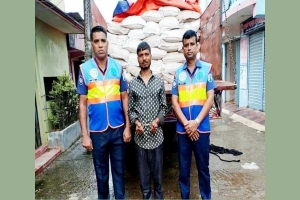 সিলেটে সড়কপথে বাধা এবার নৌপথে চোরাই চিনি