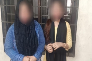 দক্ষিণ সুরমায় অসামাজিক কার্যকলাপে লিপ্ত থাকার অভিযোগে দুই যুবতীকে গ্রে ফ তা র