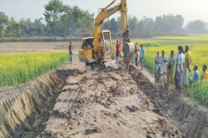 হরিপুরে যুব সমাজের উদ্যোগে রাস্তা নির্মাণ